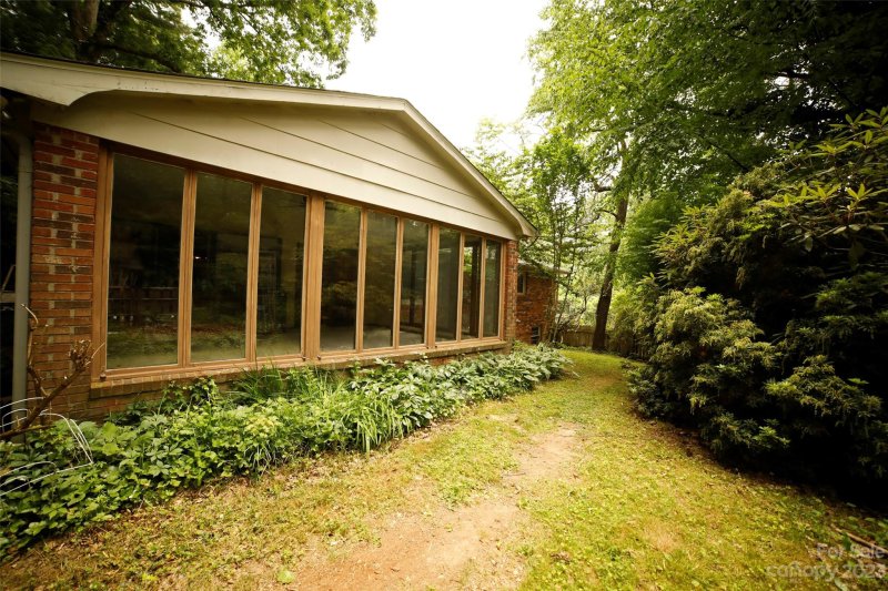 Property image 3 at 936 Toxaway Drive, Hendersonville, NC 28791