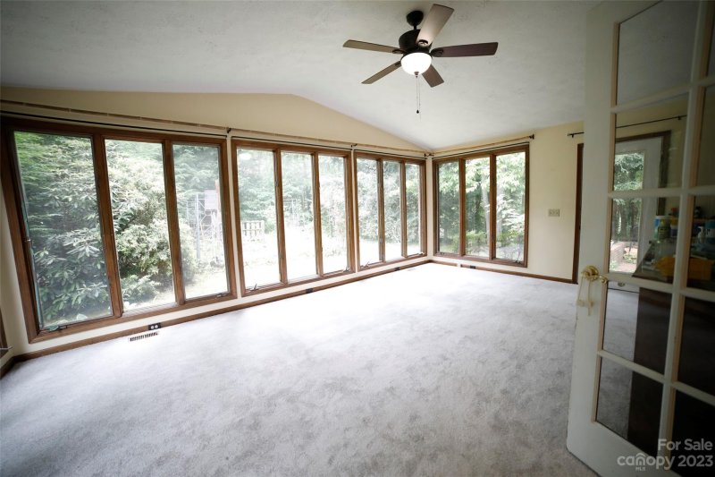 Property image 4 at 936 Toxaway Drive, Hendersonville, NC 28791