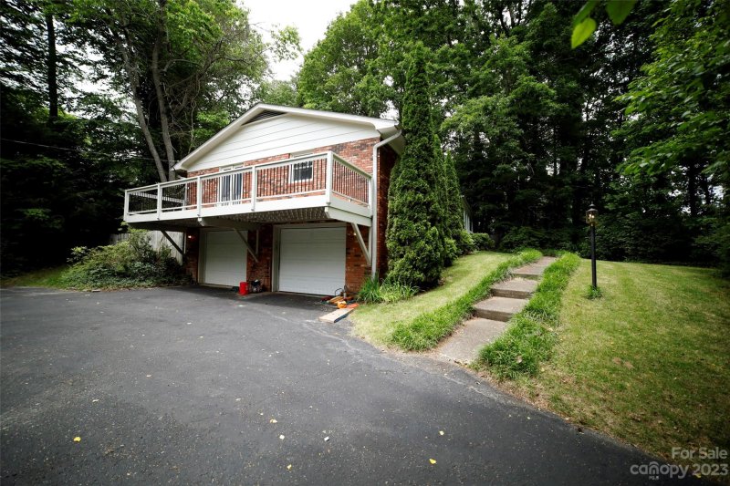 Property image 5 at 936 Toxaway Drive, Hendersonville, NC 28791