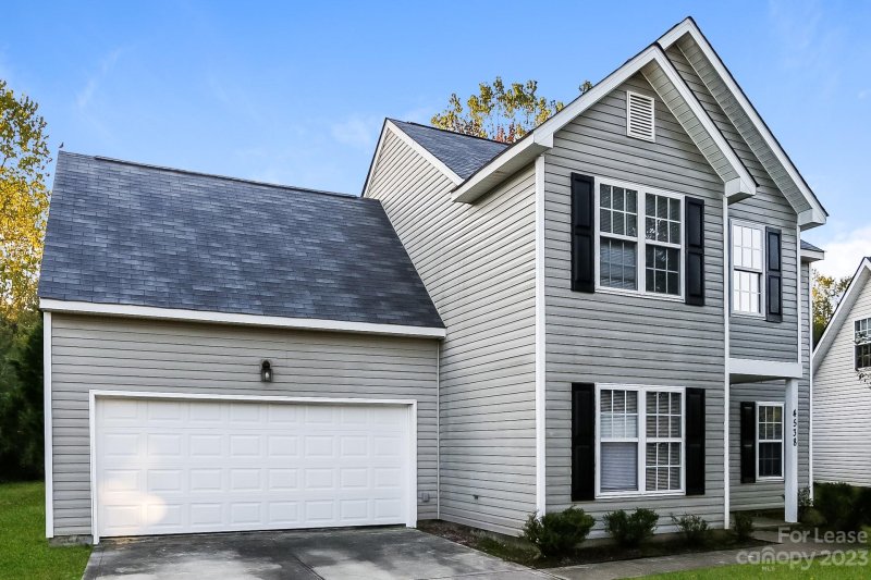 Property image 4 at 4538 Fox Thorne Drive, Charlotte, NC 28216