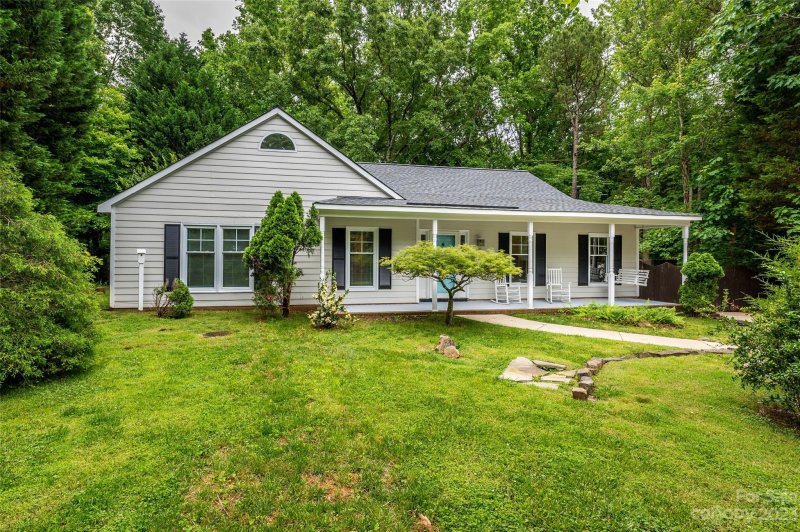 Property image 2 at 310 Longbridge Drive, Matthews, NC 28105