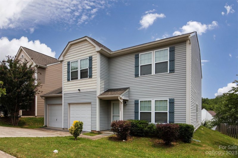 Property image 2 at 11321 Deer Chase Lane, Charlotte, NC 28262