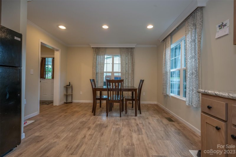 Property image 3 at 10 N Charles Lane, Hendersonville, NC 28792