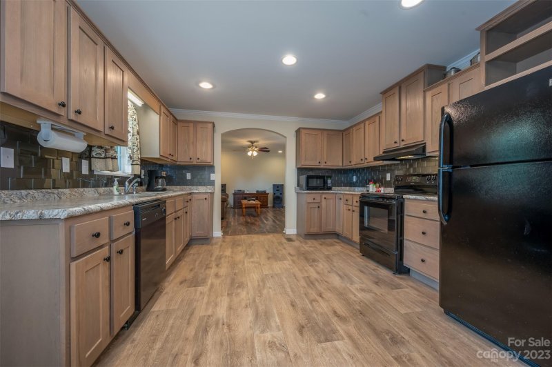 Property image 4 at 10 N Charles Lane, Hendersonville, NC 28792