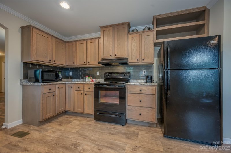 Property image 5 at 10 N Charles Lane, Hendersonville, NC 28792