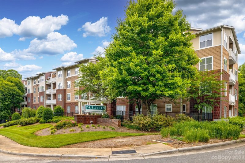 Property image 2 at 1000 Woodlawn Road, Charlotte, NC 28209