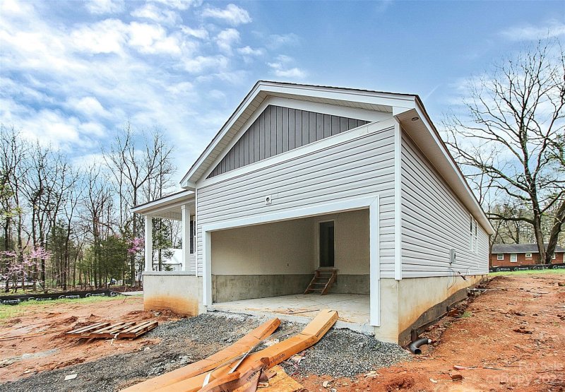 Property image 3 at 4919 Gateway Drive, Claremont, NC 28610