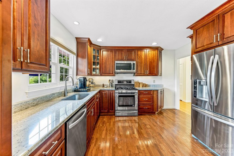 Property image 4 at 41 Robinhood Road, Asheville, NC 28804