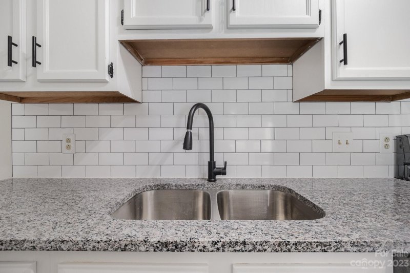 Property image 5 at 6143 Meadow Rose Lane, Charlotte, NC 28215