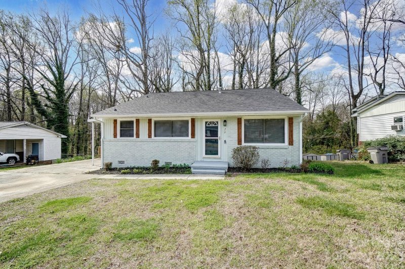 Property image 2 at 717 Forest Drive, Gastonia, NC 28054