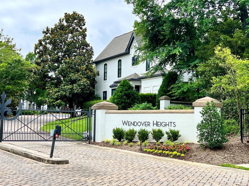 Property image 2 at 334 Wendover Heights Circle, Charlotte, NC 28211