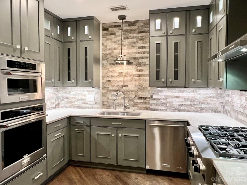 Property image 4 at 334 Wendover Heights Circle, Charlotte, NC 28211