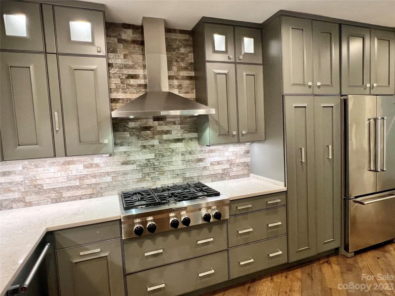 Property image 5 at 334 Wendover Heights Circle, Charlotte, NC 28211