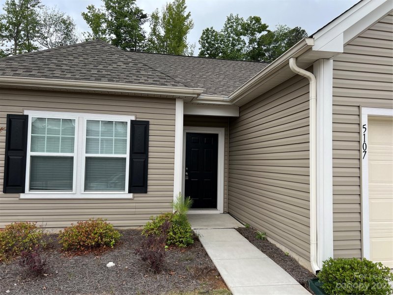 Property image 2 at 5107 Saddleback Drive, Mount Holly, NC 28120