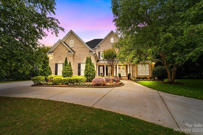 1240 Waynewood Drive