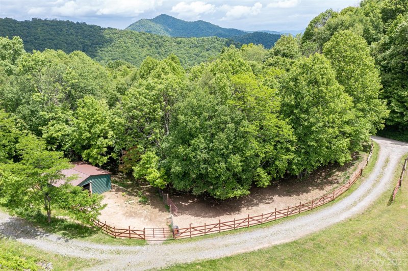 Property image 4 at 898 Glade Mountain Drive, Canton, NC 28716