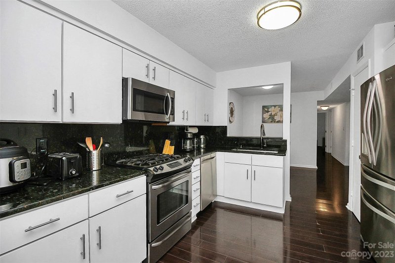 Property image 5 at 5829 Green Forest Drive, Charlotte, NC 28212