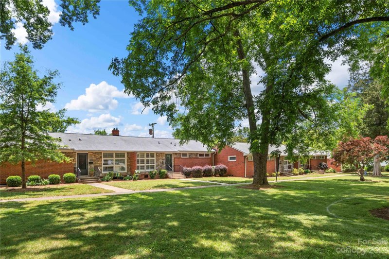 Property image 3 at 4733 Woodlark Lane, Charlotte, NC 28211