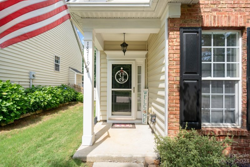 Property image 2 at 18719 Victoria Bay Drive, Cornelius, NC 28031