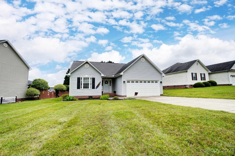 Property image 4 at 348 Holstein Drive, Dallas, NC 28034