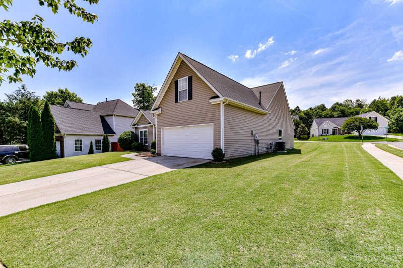 Property image 3 at 6824 Fortescue Drive, Charlotte, NC 28213