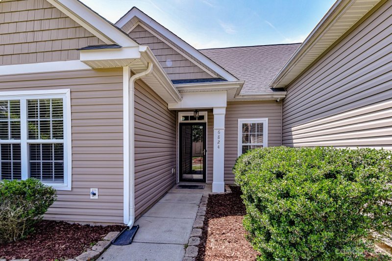 Property image 4 at 6824 Fortescue Drive, Charlotte, NC 28213