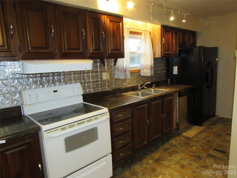 Property image 2 at 124 Cove View Drive, Mooresville, NC 28117