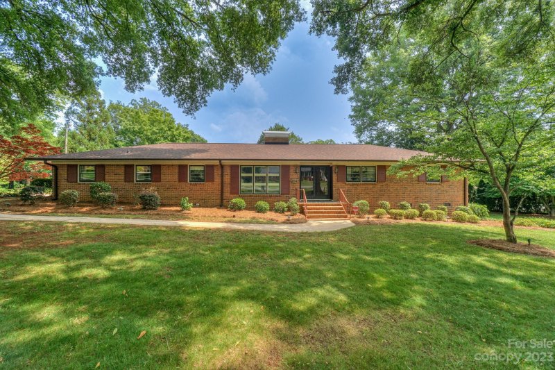 Property image 2 at 204 Dogwood Drive, Mount Holly, NC 28120