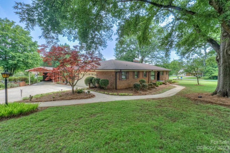 Property image 3 at 204 Dogwood Drive, Mount Holly, NC 28120
