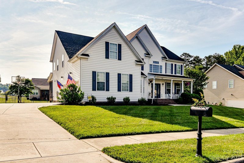 Property image 3 at 2404 Claridge Road, Concord, NC 28027