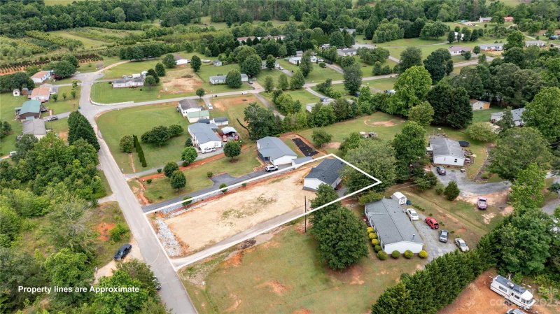 Property image 2 at 3469 Evanbrook Court, Lenoir, NC 28645