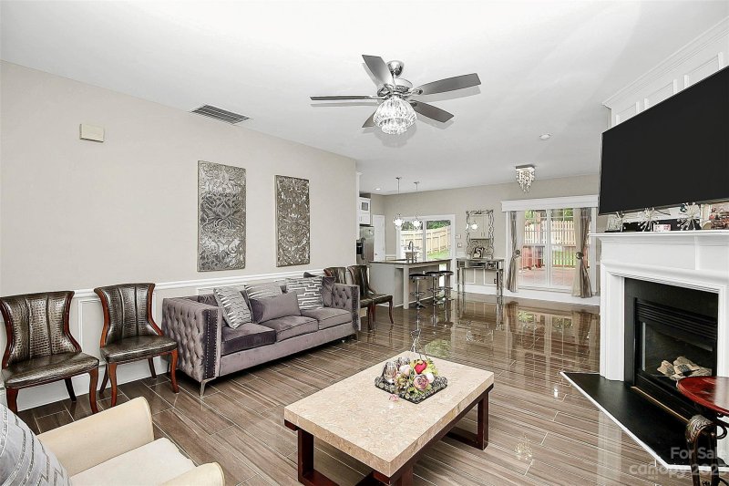 Property image 3 at 2712 Wingdale Drive, Charlotte, NC 28213