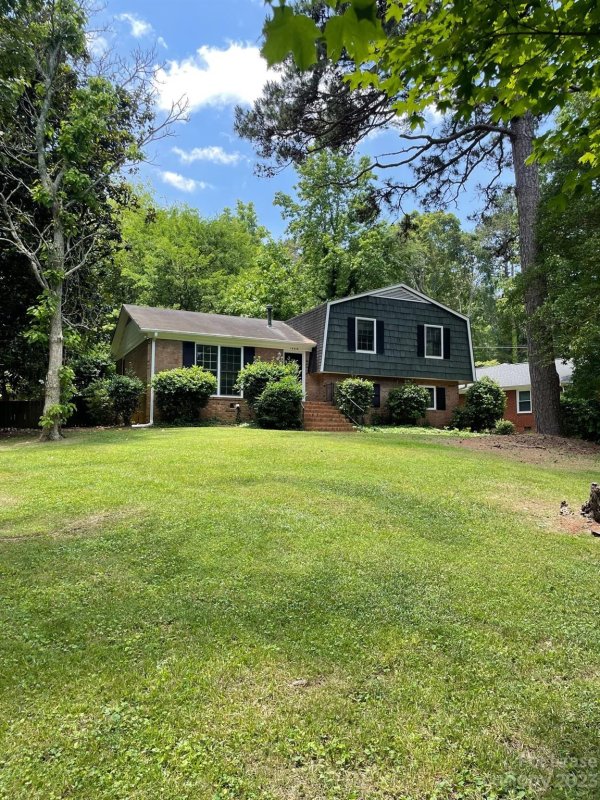 13616 Lake Bluff Drive