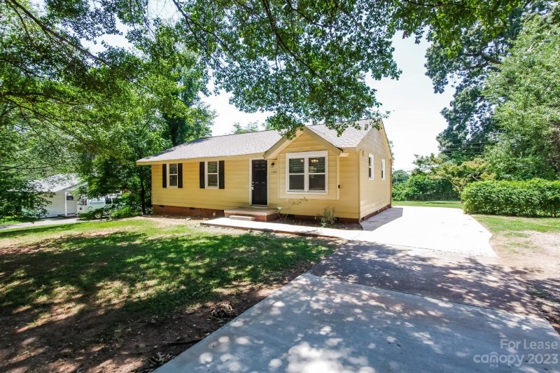 Property image 3 at 5320 Southampton Road, Charlotte, NC 28217