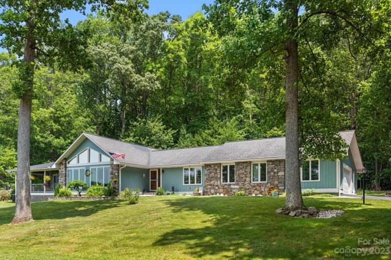 Property image 2 at 941 Eagles Court, Hendersonville, NC 28739