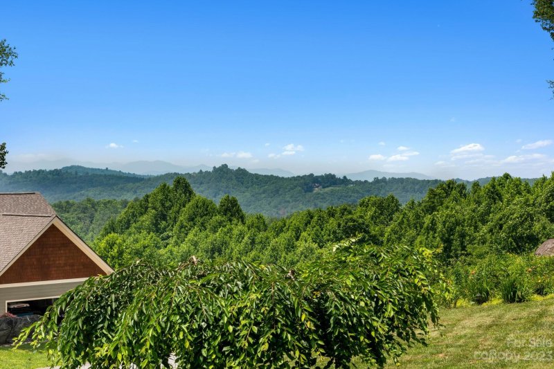 Property image 4 at 941 Eagles Court, Hendersonville, NC 28739