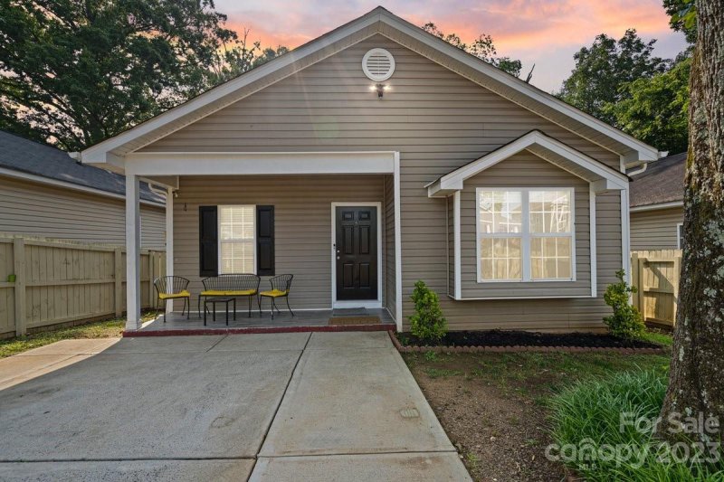 Property image 2 at 4203 Plato Circle, Charlotte, NC 28208