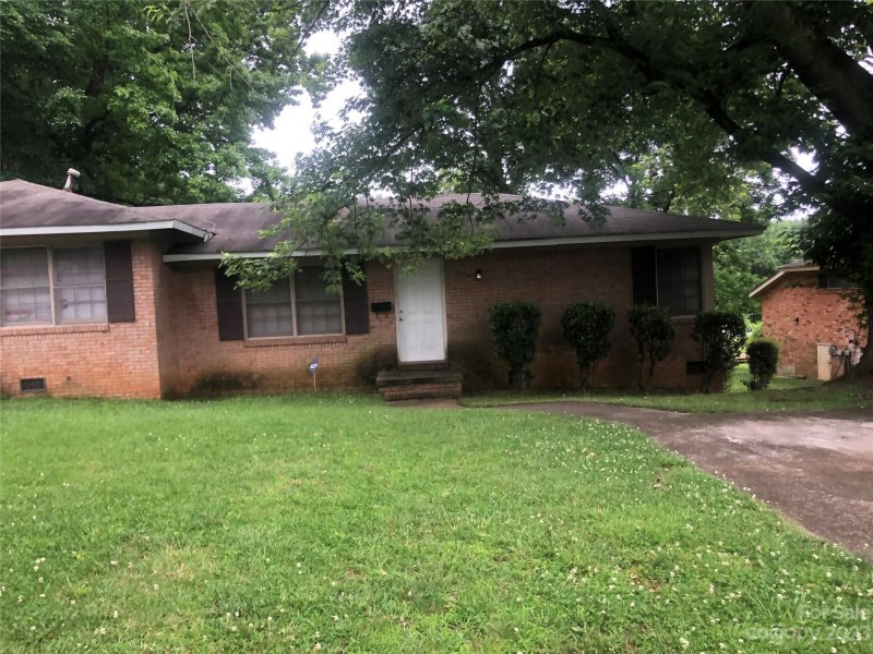 Property image 2 at 4923 Highlake Drive, Charlotte, NC 28215