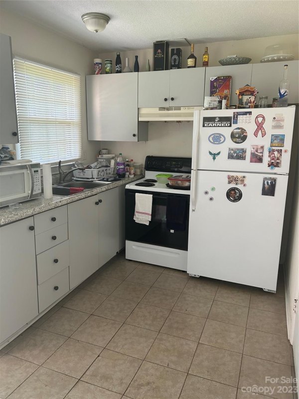 Property image 3 at 4923 Highlake Drive, Charlotte, NC 28215