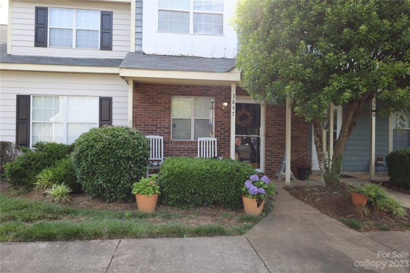 Property image 3 at 3847 Mosscroft Lane, Charlotte, NC 28215