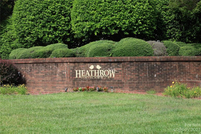 Property image 4 at 3847 Mosscroft Lane, Charlotte, NC 28215