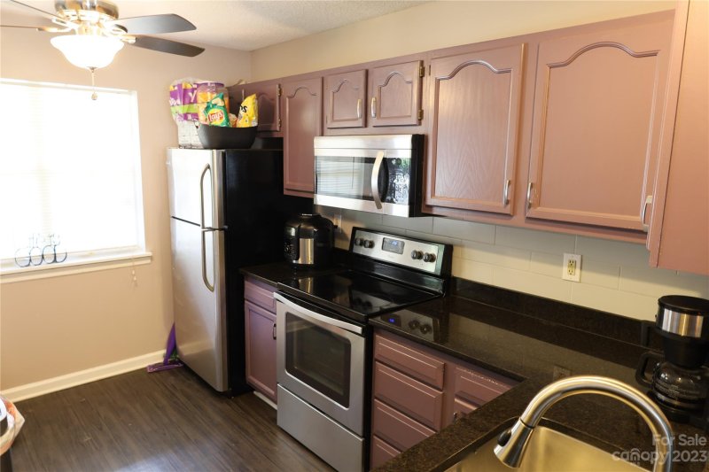 Property image 5 at 3847 Mosscroft Lane, Charlotte, NC 28215