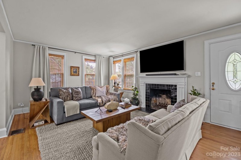 Property image 5 at 2633 Commonwealth Avenue, Charlotte, NC 28205