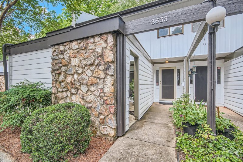 Property image 3 at 3633 Maple Glenn Lane, Charlotte, NC 28226