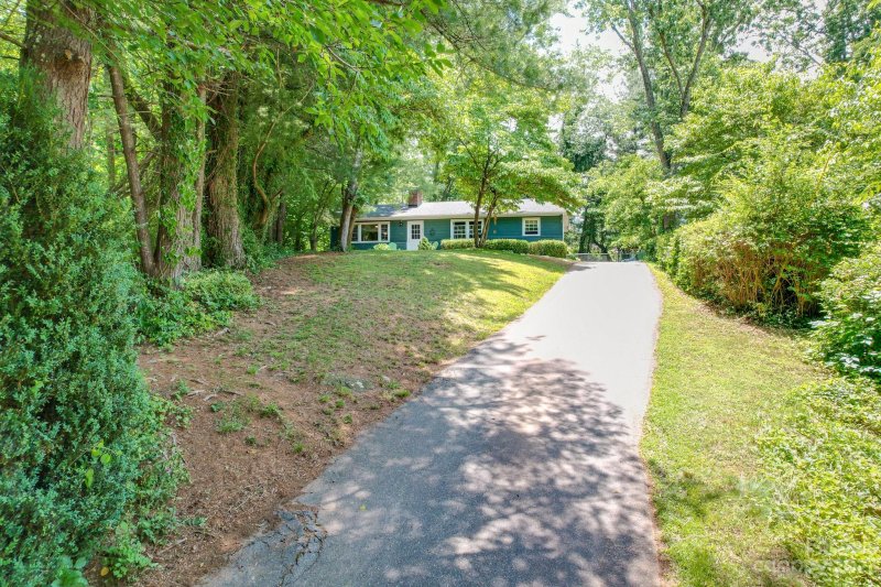 Property image 2 at 30 Stevens Hill Road, Asheville, NC 28805