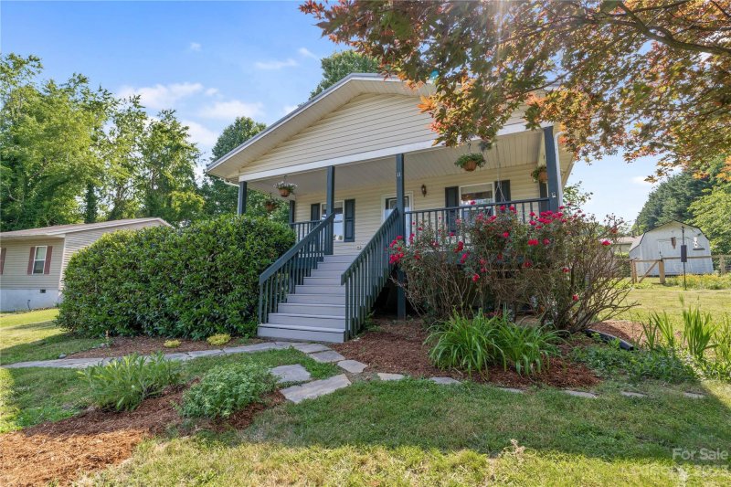 Property image 3 at 11 Wilson Creek Drive, Asheville, NC 28803