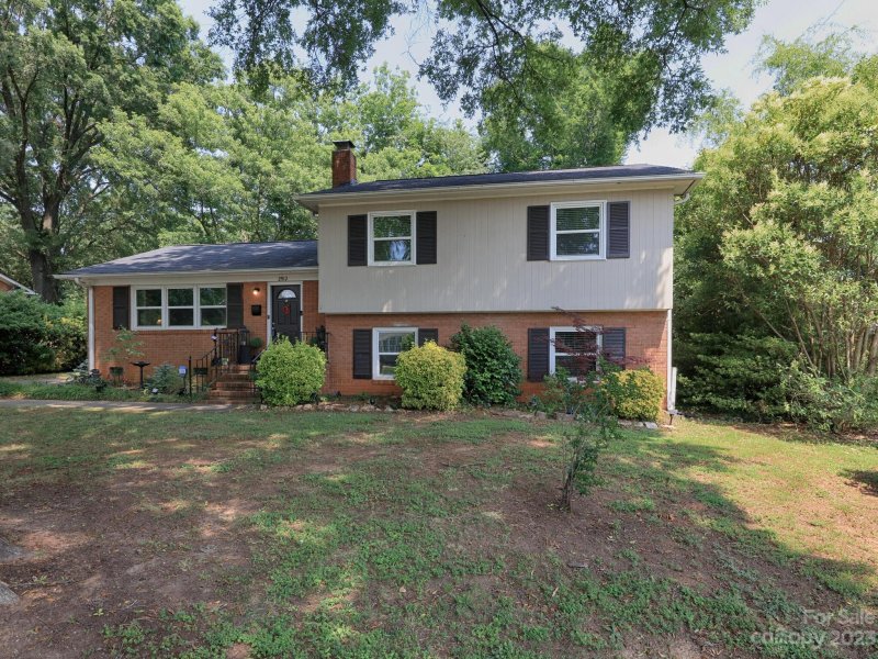 Property image 3 at 2912 Dunaire Drive, Charlotte, NC 28205