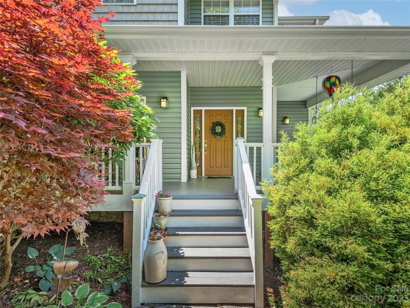 Property image 2 at 118 Sunny Ridge Drive, Asheville, NC 28804