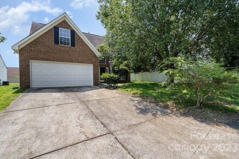 Property image 2 at 6656 Blythedale Drive, Charlotte, NC 28213