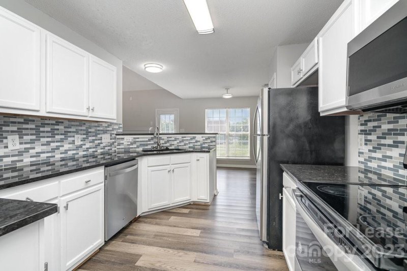 Property image 4 at 6656 Blythedale Drive, Charlotte, NC 28213